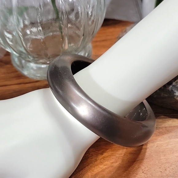 Lucite Bangle Bracelet Silver Iridescence - Picture 2 of 6